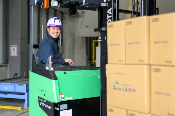 水工場の生産部門にて物流オペレーター